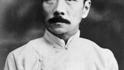 鲁迅当时每月工资350块大洋，换成现在的人民币，能够有多少钱？