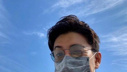 原创47岁木村拓哉穿T恤围毛巾，搬砖造型也帅气，心美晒美照耍宝圈粉