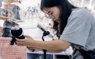 她裸辞带2万到义乌 卖玩偶衣服日入千元