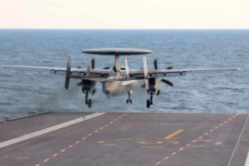 福建舰三型机弹射成功后,美国驻华大使馆发文回应,仅2个字,这是破防了?