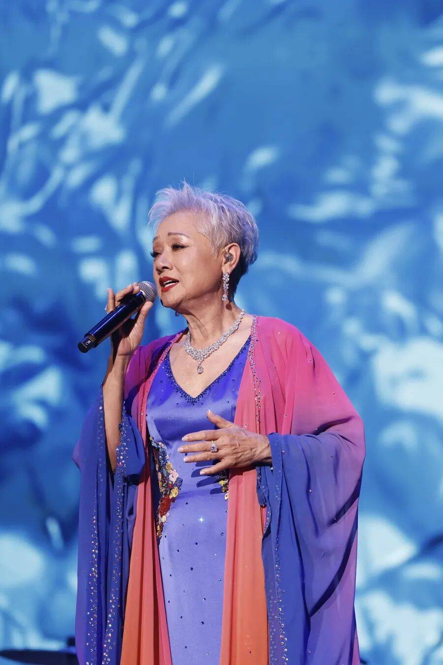 77岁传奇女歌手将首次来沪开演唱会！唱了45年的经典，是无数人的上海记忆