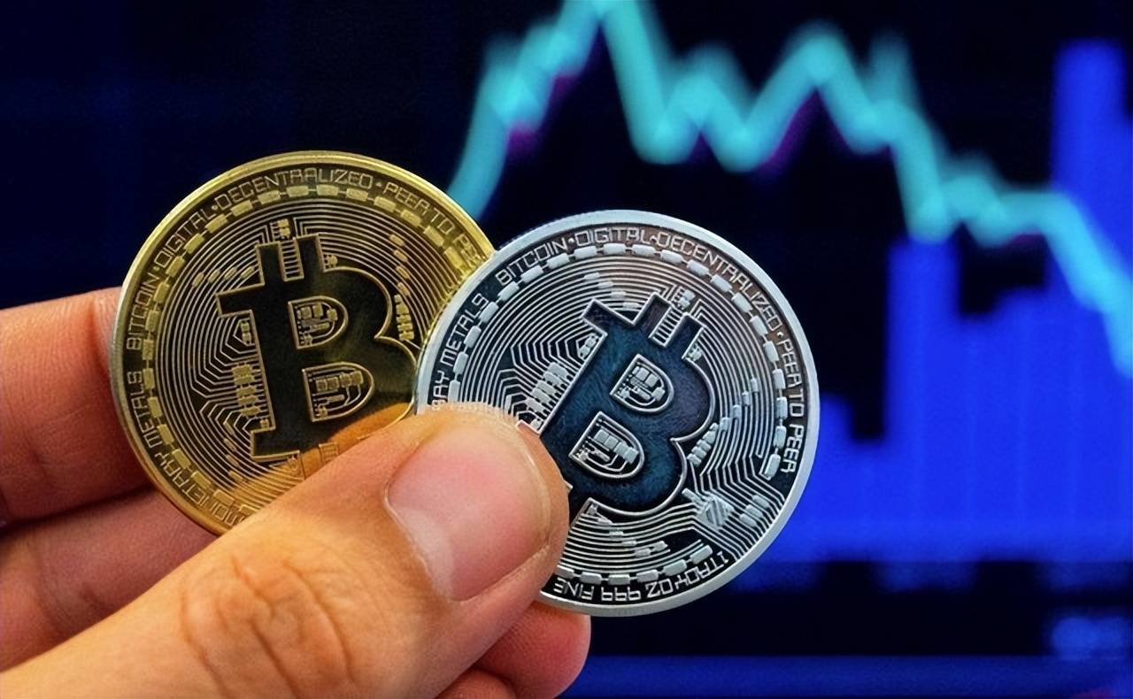 比特币价格凌晨,刚破 117000 美元就跳水,24小时跌3.21%